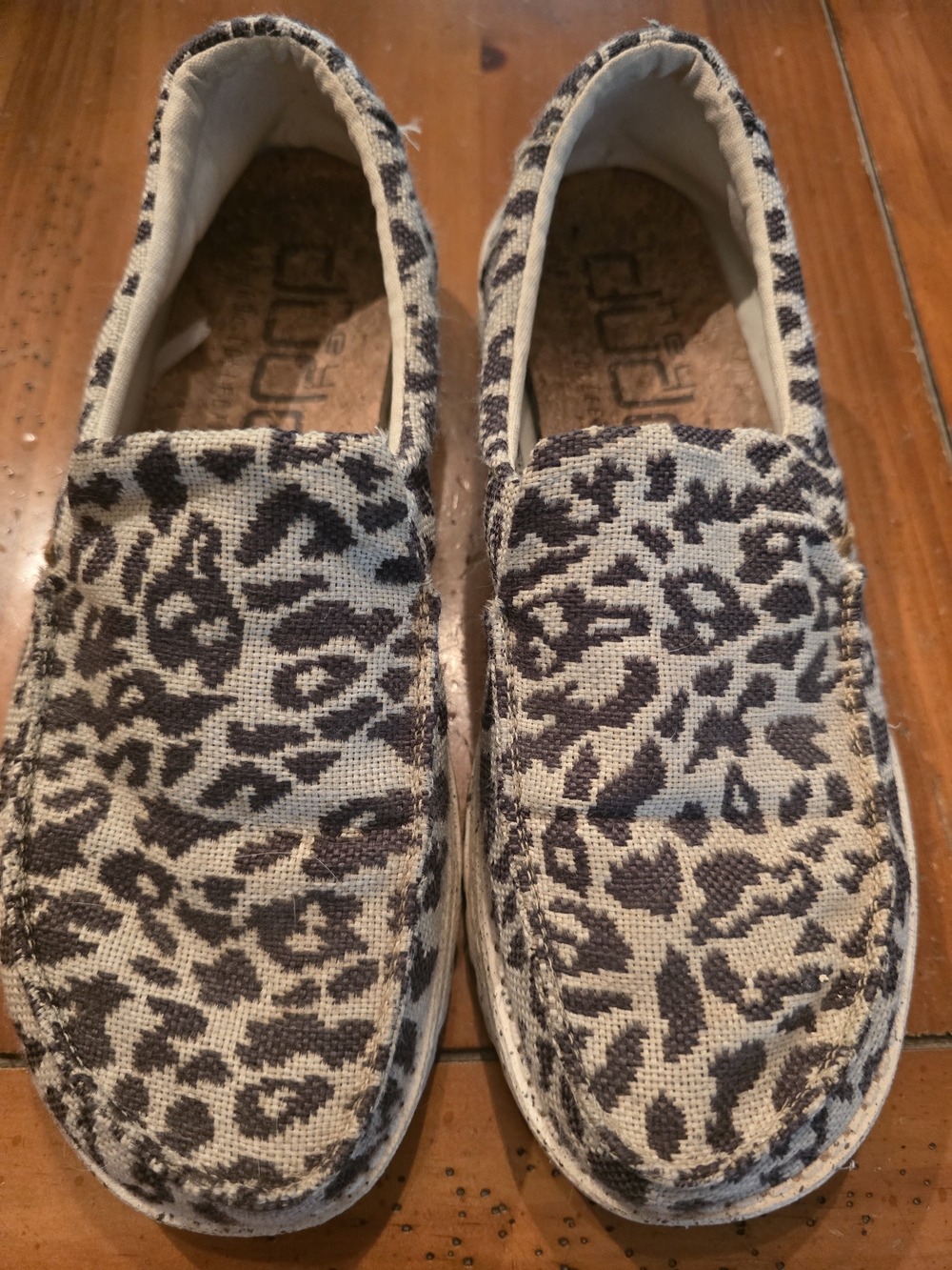 Hey Dude Size 9 Gray Leopard Print Slip-On Shoes